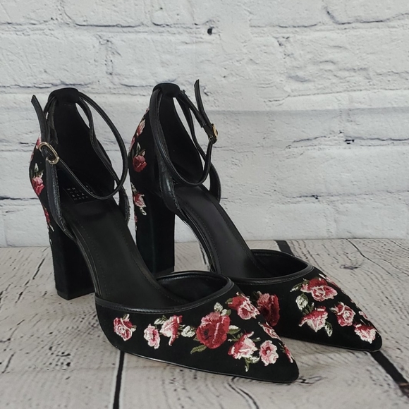 White House Black Market Shoes - White House Black Market Heels Size 9.5m